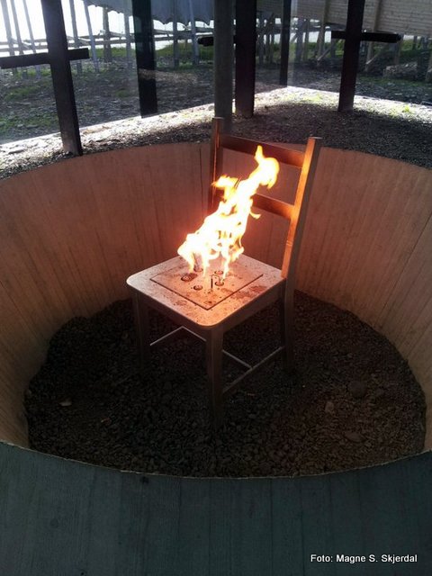 Flamme brennende stol burning chair witch foto:Magne S. Skjerdal