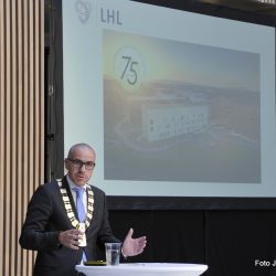 Ordfører Tom Staahle i Ullensaker hadde en god dag på jobben da LHL sykehuset Gardermoen ble åpnet. Foto Jan Arne Dammen