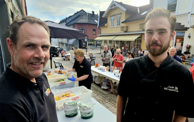  Full fart og feststemning under natby'n.