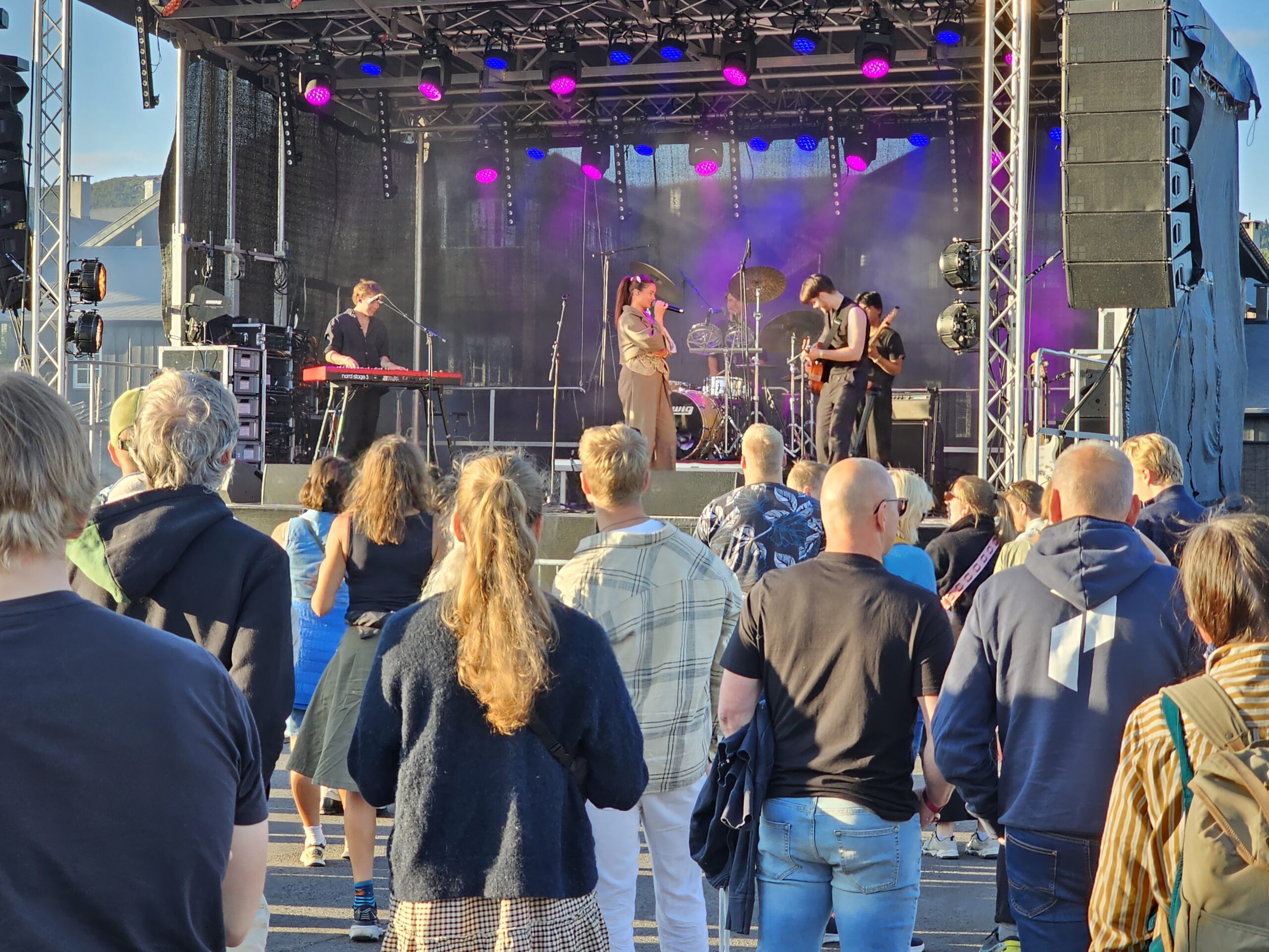 Sunna Bjørk og flere andre band spilte på Huldrescenen, som er spillested når det rigges om på hovedscenen under Trollrock.