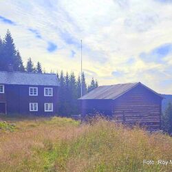 Sving av E 16 og opp på åsen i Sør-Aurdal. -Der kan du fortsatt møte huldra og "småfolket".