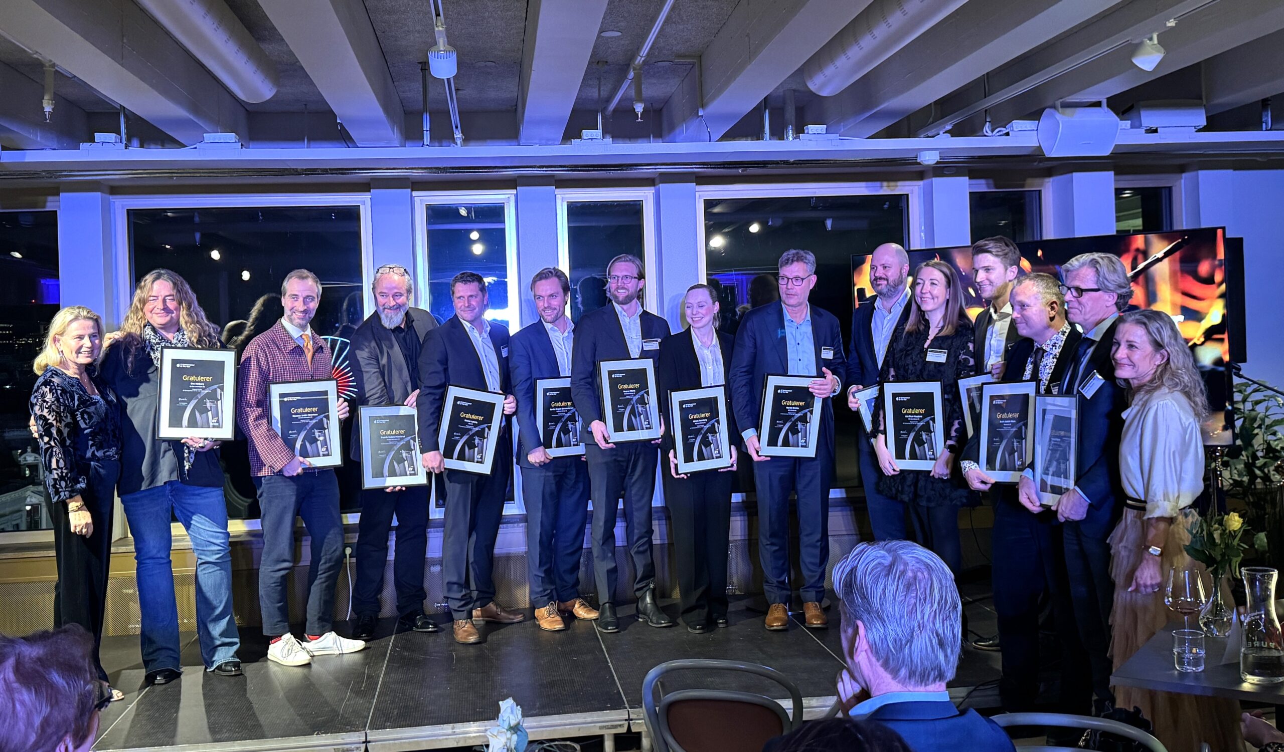 Alle nominerte i regionskåring Øst f.v. Qvisten Animasjon AS, Vyrk AS, ECOnnect Energy AS, Driv Energi AS, Mill International AS, NYG AS, Movement AS og Smartoptics 