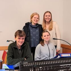 Erik Waale Brendsrud, Victoria Lund,Susanne Gusland, og Edle Edler Wold holdt styr på teknikken. Foto: Privat